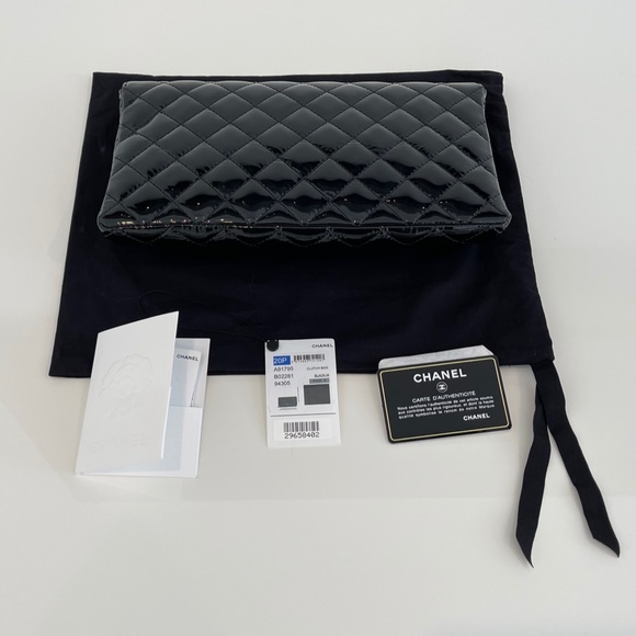 CHANEL 20P REIUSSUE BLACK ON BLACK PATENT LEATHER CLUTCH NIB! - Picture 7 of 17
